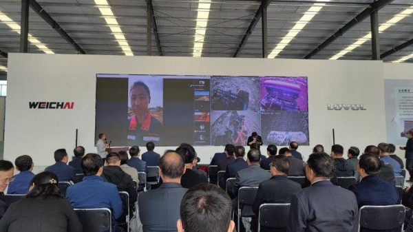 可自動(dòng)收割、耕地、轉(zhuǎn)彎,無(wú)人駕駛農(nóng)機(jī)現(xiàn)身濰坊智慧農(nóng)場(chǎng)