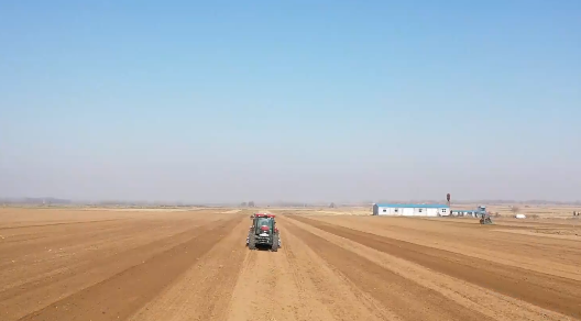 我國(guó)農(nóng)業(yè)機(jī)械化水平不斷提高 蘿卜小麥水稻棉花等都用北斗導(dǎo)航 我國(guó)農(nóng)業(yè)機(jī)械化水平不斷提高 蘿卜小麥水稻棉花等都用北斗導(dǎo)航